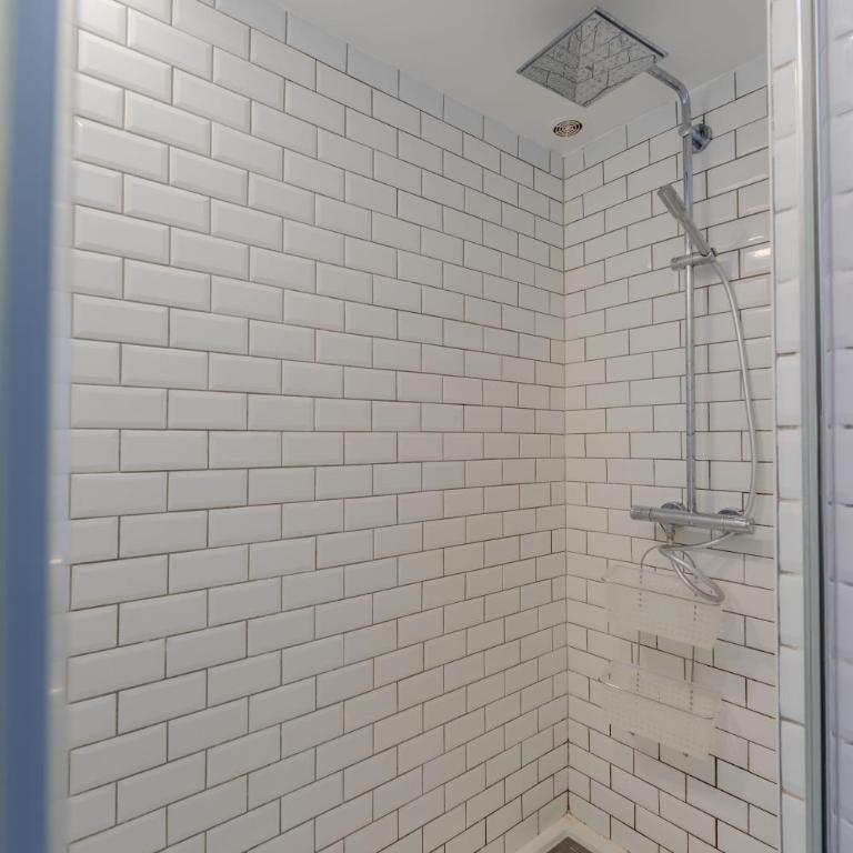 90m Apartment - Sleeps 6 - Balcony - Free Parking - Walk to City Centre - Appartement - 18