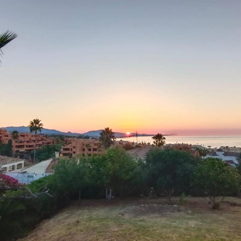 House - Sleeps 8 - Hot Tub - Beach Access - Vacation Home - 13