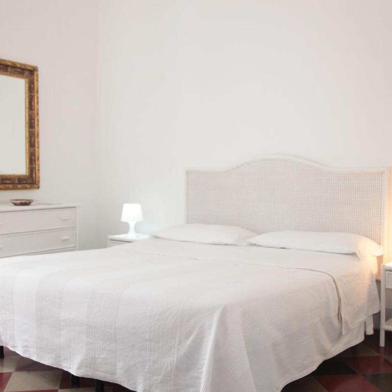 Al vecchio castello - Due Camere Adiacenti con Bagno Privato Esterno e Vista Mare - 2