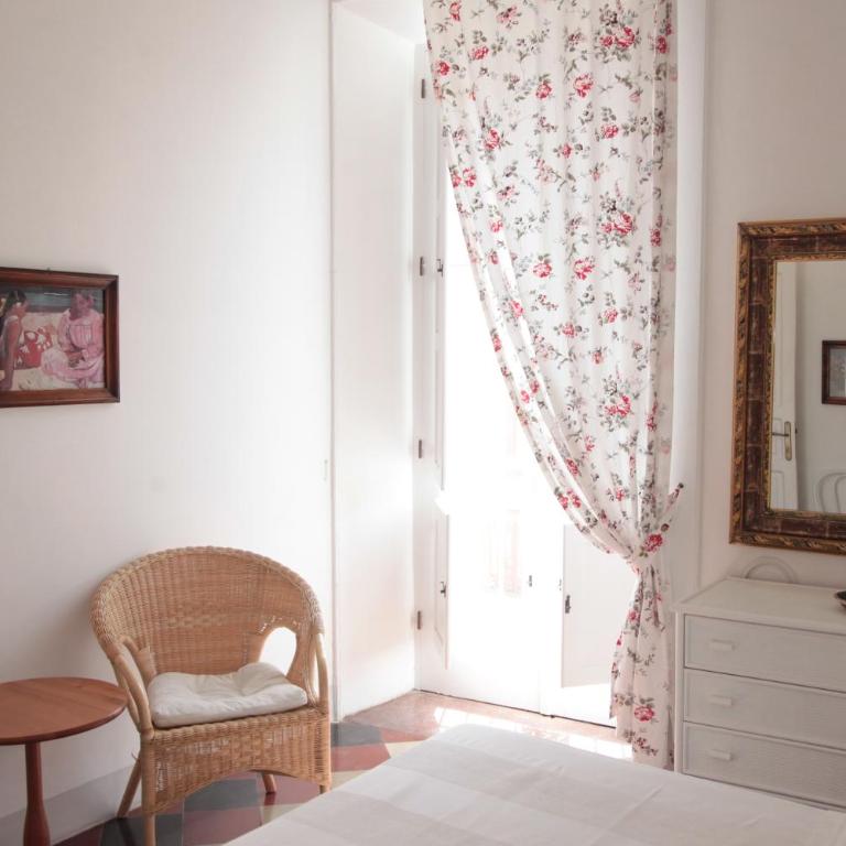 Al vecchio castello - Due Camere Adiacenti con Bagno Privato Esterno e Vista Mare - 4