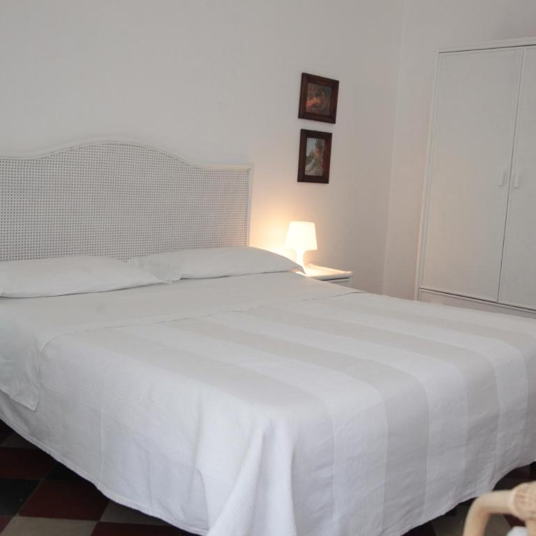 Al vecchio castello - Due Camere Adiacenti con Bagno Privato Esterno e Vista Mare - 3