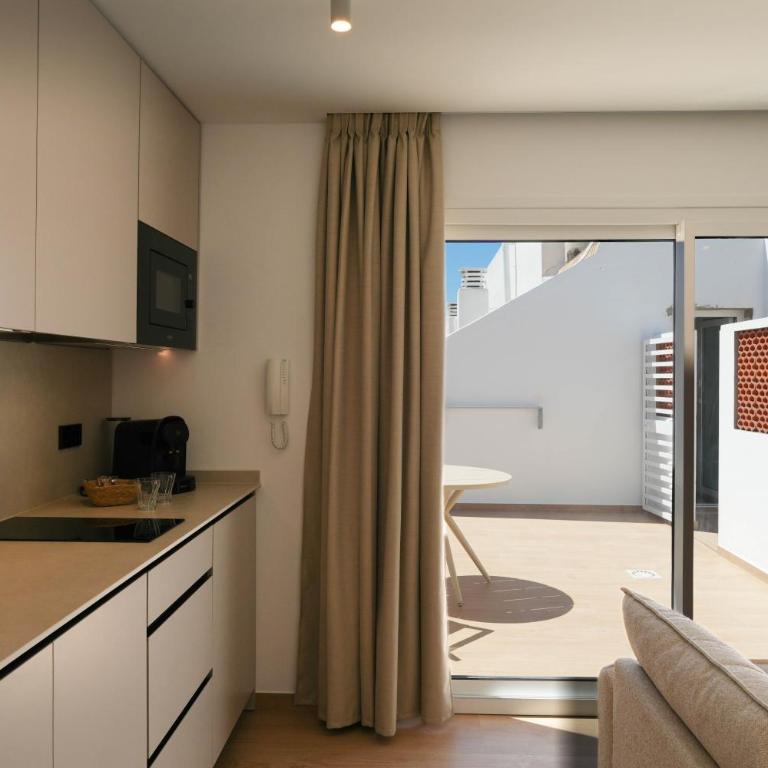 FERCA Suites - One-Bedroom Apartment with Terrace - 11