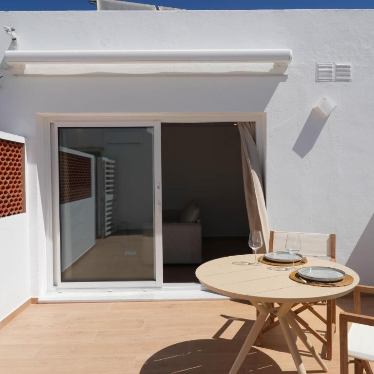 FERCA Suites - One-Bedroom Apartment with Terrace - 12
