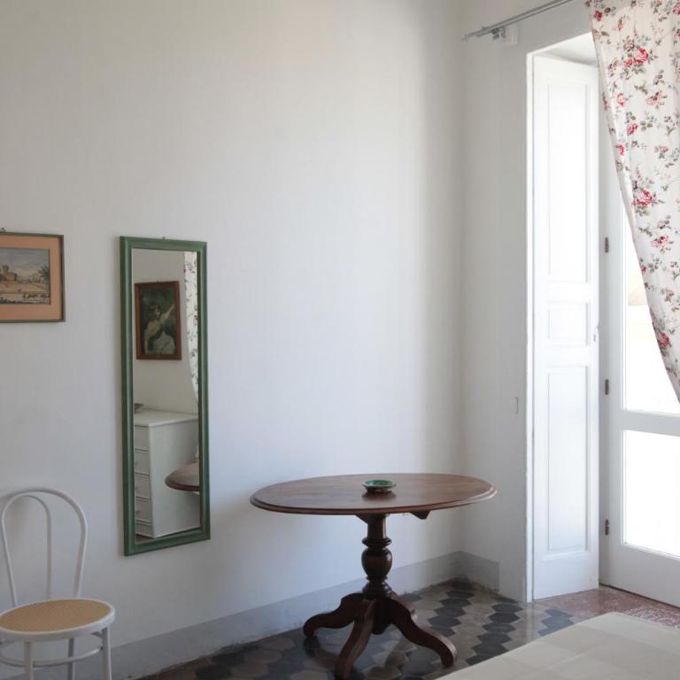 Al vecchio castello - Due Camere Adiacenti con Bagno Privato Esterno e Vista Mare - 10