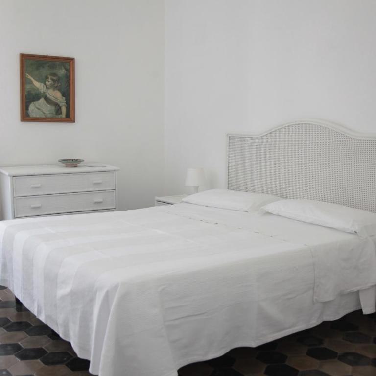 Al vecchio castello - Due Camere Adiacenti con Bagno Privato Esterno e Vista Mare - 8