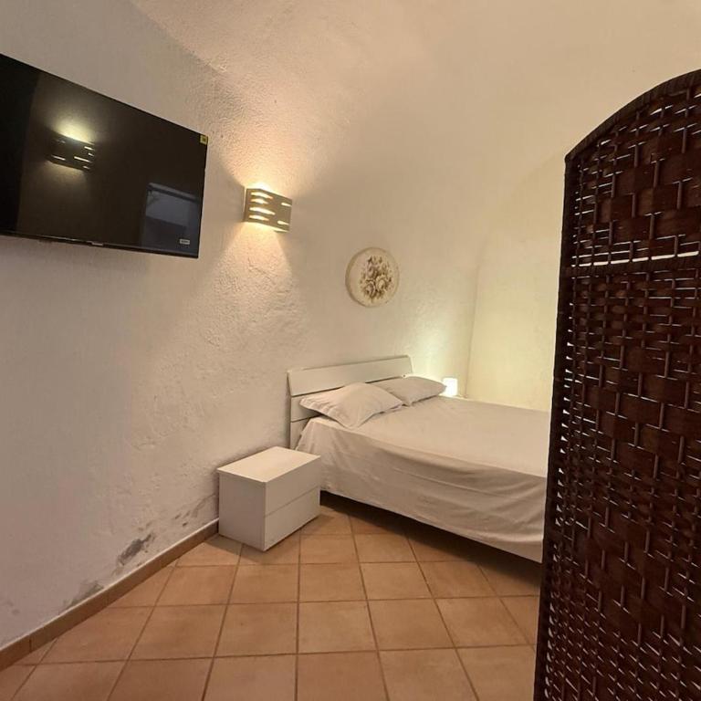 Corte Consiglio & La Finestra sul porto - old town - Purità beach - Monolocale Familiare - 8