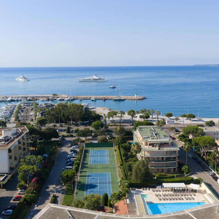 Apartment - Beachfront - Swimming pool - Garage - Tennis - One-Bedroom Apartment - 1