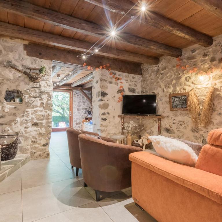 Les Gîtes Chapô Julô - Maison 4 Chambres - 17