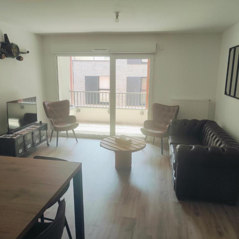 Appartement 4 étoiles entre mer et centre ville - Three-Bedroom Apartment with Balcony - 25