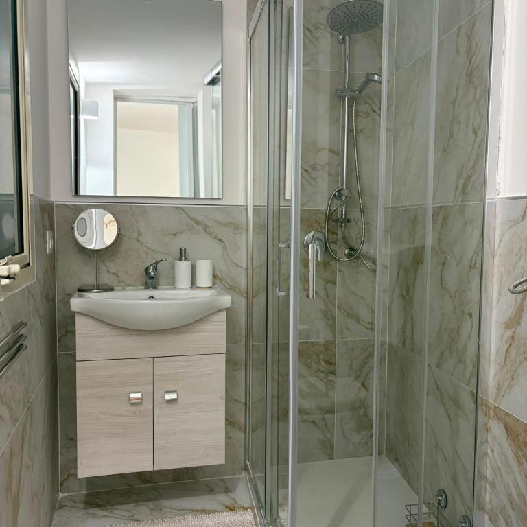 Casa Mediterraneo - One-Bedroom Apartment - 10
