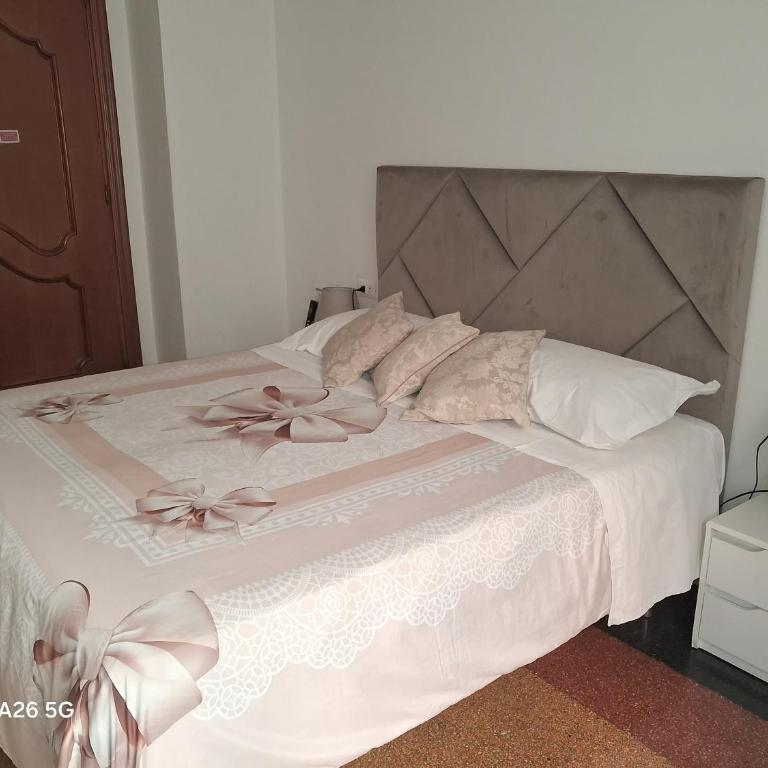 LA LANTERNA DI ANGELO rent rooms and apartments free parking on the street front - Camera Matrimoniale con Bagno Privato - 6
