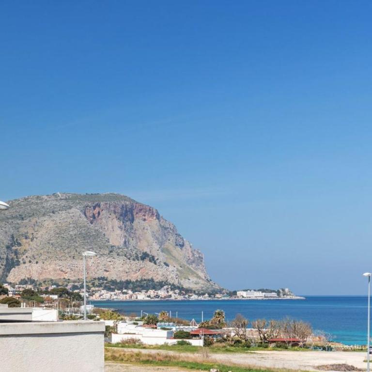 Mondello Bay - Roosvelt Apartments - Apartment mit 2 Schlafzimmern, einem Balkon und Meerblick - 12