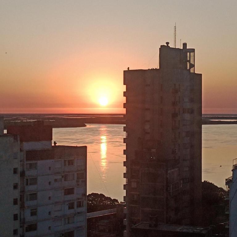 ALOJAMIENTOS ROSARIO Departamento con vista al Río Paraná, a cuadras del Monumento a la Bandera - Apartamento de 1 dormitorio - 4