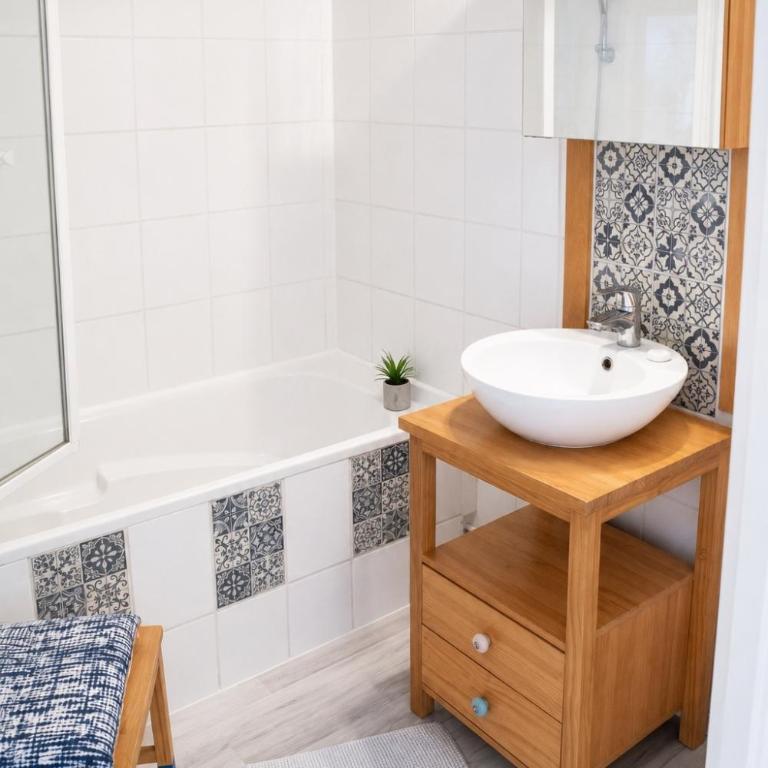 HAPPY HOME COLMAR with PRIVATE PARKING - Two-Bedroom Apartment - 9