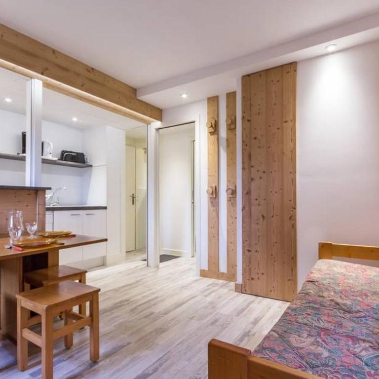 Appartement rénové proche Paradisio, 200m des pistes, balcon, TV - Apartamento de 1 dormitorio - 10