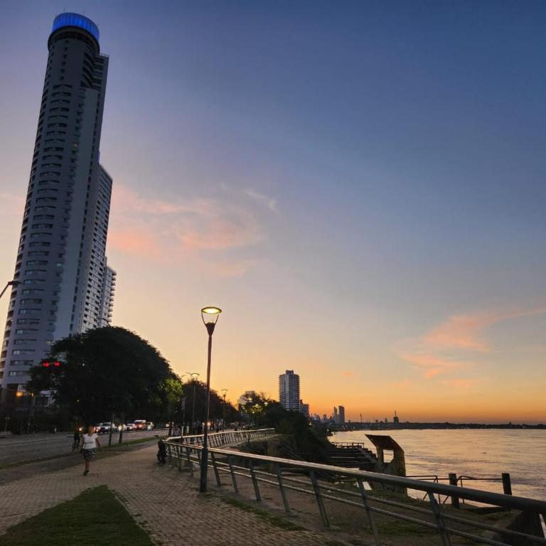 ALOJAMIENTOS ROSARIO Departamento con vista al Río Paraná, a cuadras del Monumento a la Bandera - Apartamento de 1 dormitorio - 22