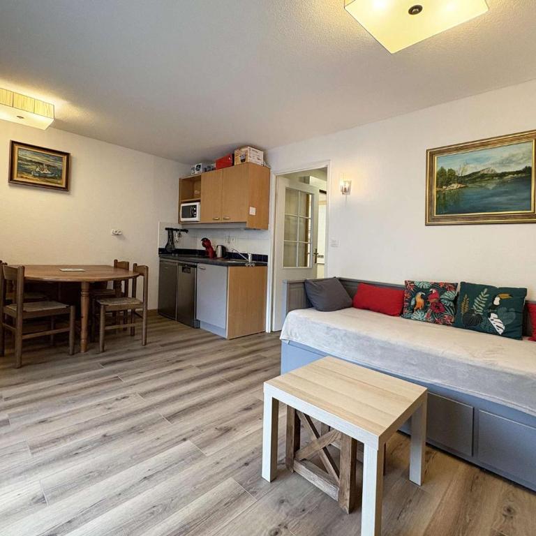 Studio aux Orres 1800m avec Piscine, Terrasse, et Accès Direct aux Pistes - FR-1-322-525 - Apartment - 6