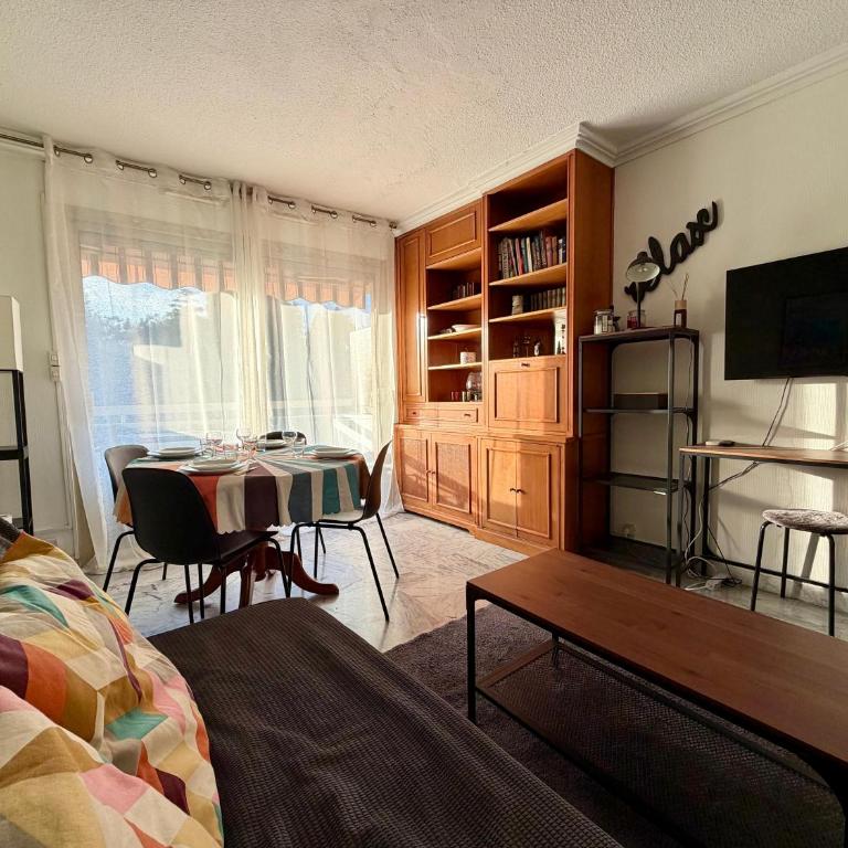 Charming quiet 2-room apartment, Top floor Private parking - Appartement 1 Chambre - 3