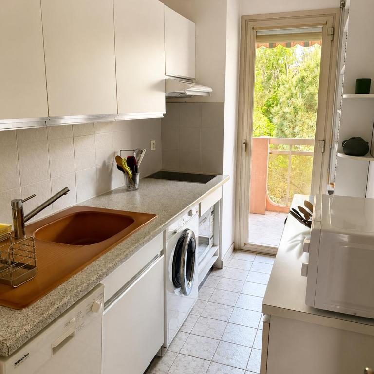 Charming quiet 2-room apartment, Top floor Private parking - Appartement 1 Chambre - 7