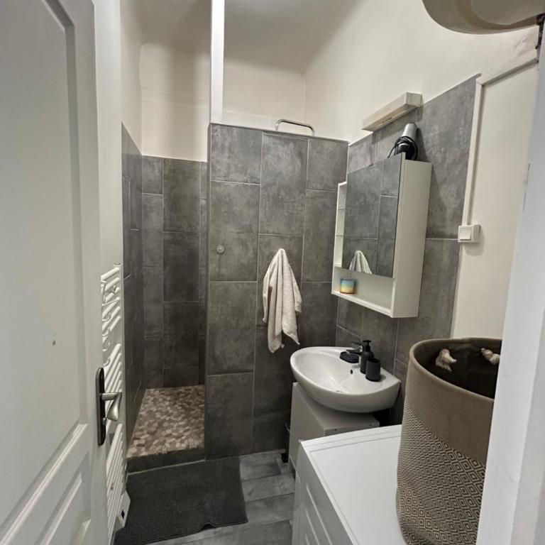 Appart cosy 45m2 - Tram 2 min & Métro, cœur de Marseille - Apartment mit 1 Schlafzimmer - 9
