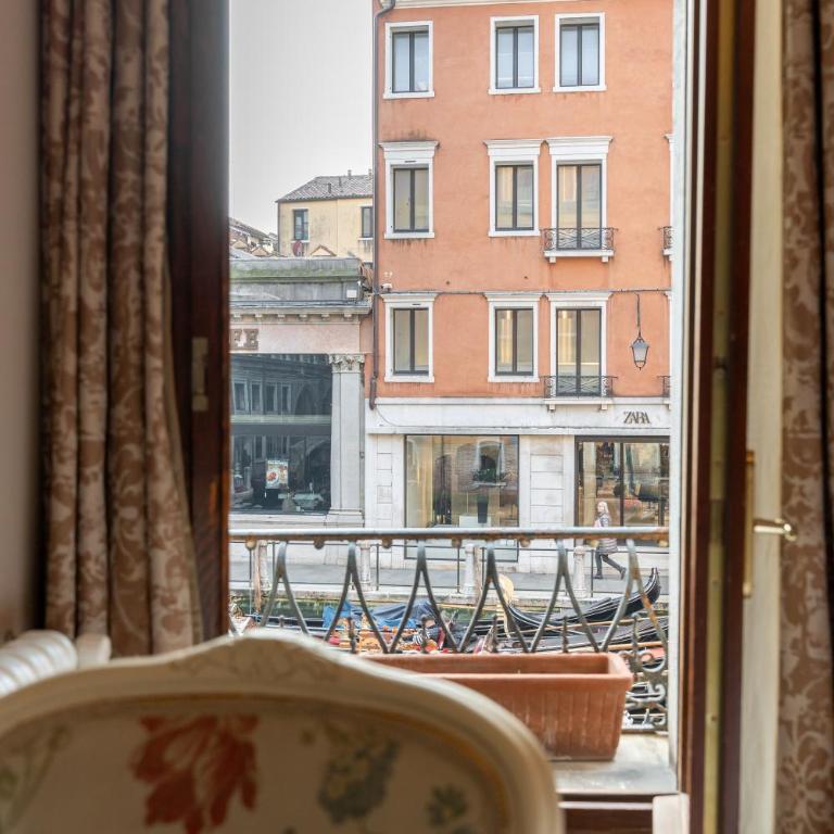 Albergo Cavalletto & Doge Orseolo - Camera Matrimoniale Classic con Vista Canale - 11