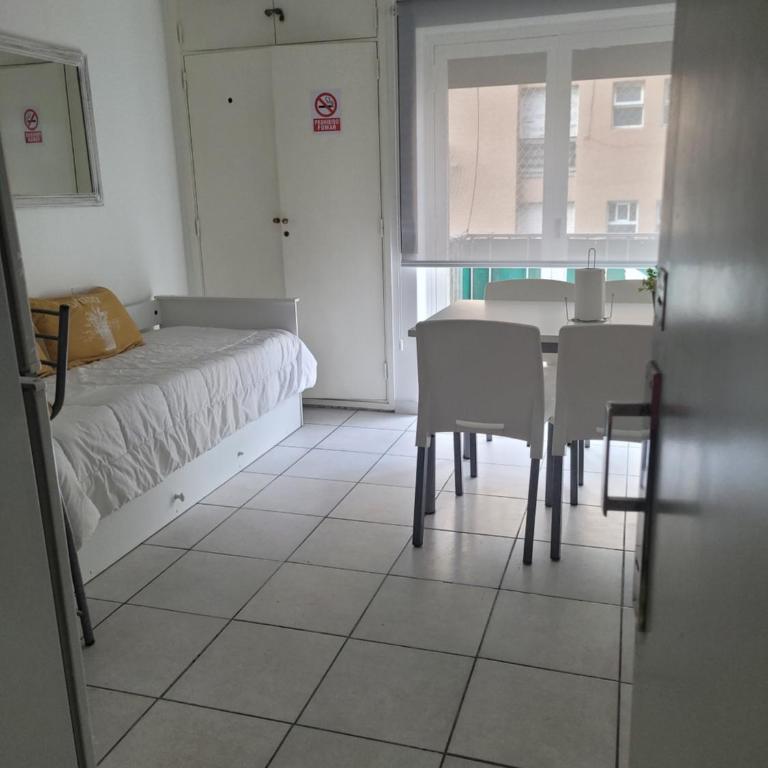 Mardel centrico con balcon a la calle - One-Bedroom Apartment with City View - 6