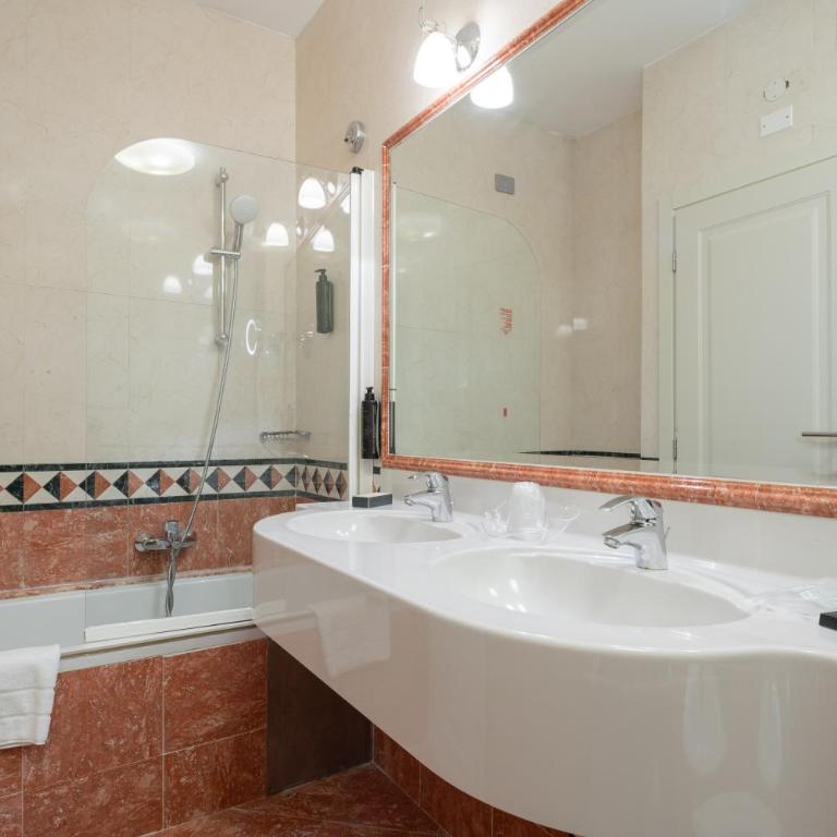 Albergo Cavalletto & Doge Orseolo - Camera Matrimoniale Superior con Vista Canale - 7