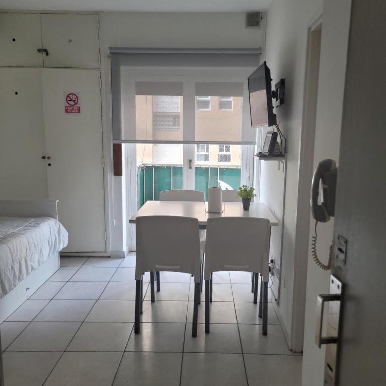 Mardel centrico con balcon a la calle - One-Bedroom Apartment with City View - 2