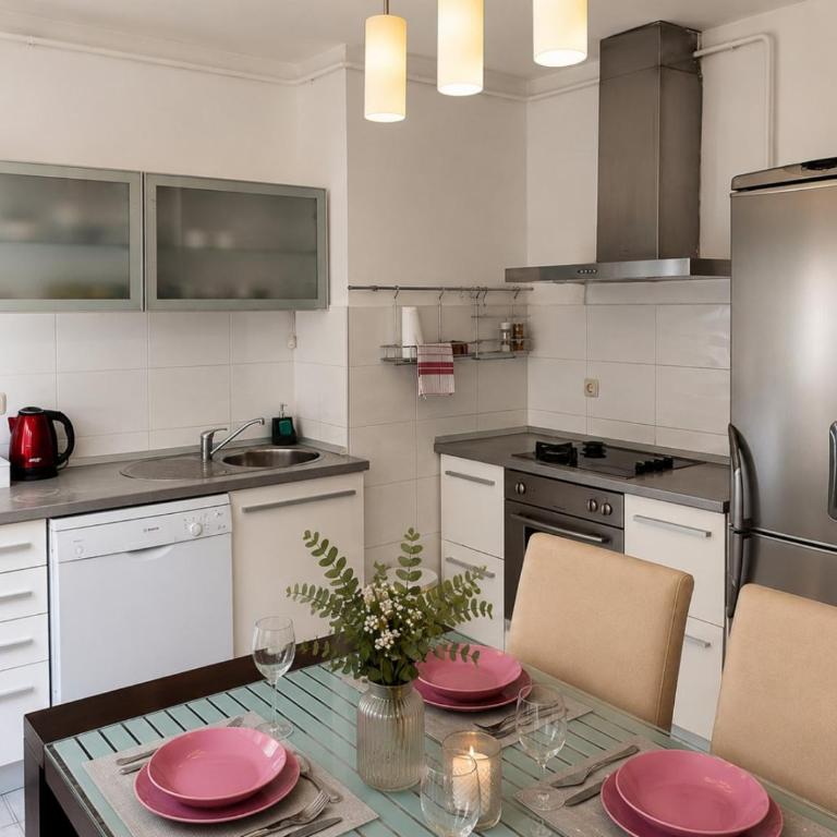 City URBAN HOME - Two-Bedroom Apartment - 18