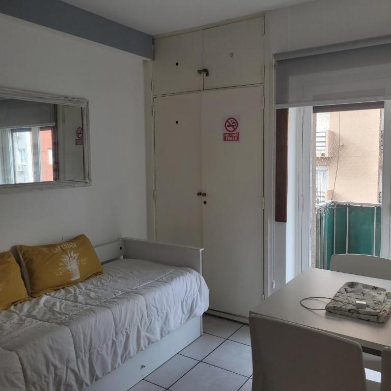 Mardel centrico con balcon a la calle - One-Bedroom Apartment with City View - 4