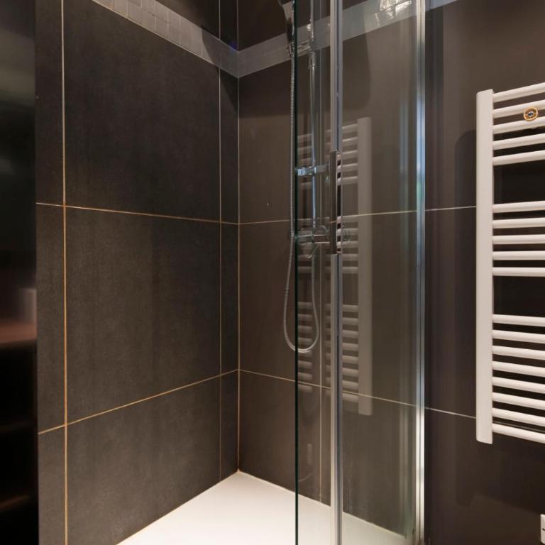 Charmant T2 avec terrasse Buttes Chaumont à 2 pas - Appartement - 10