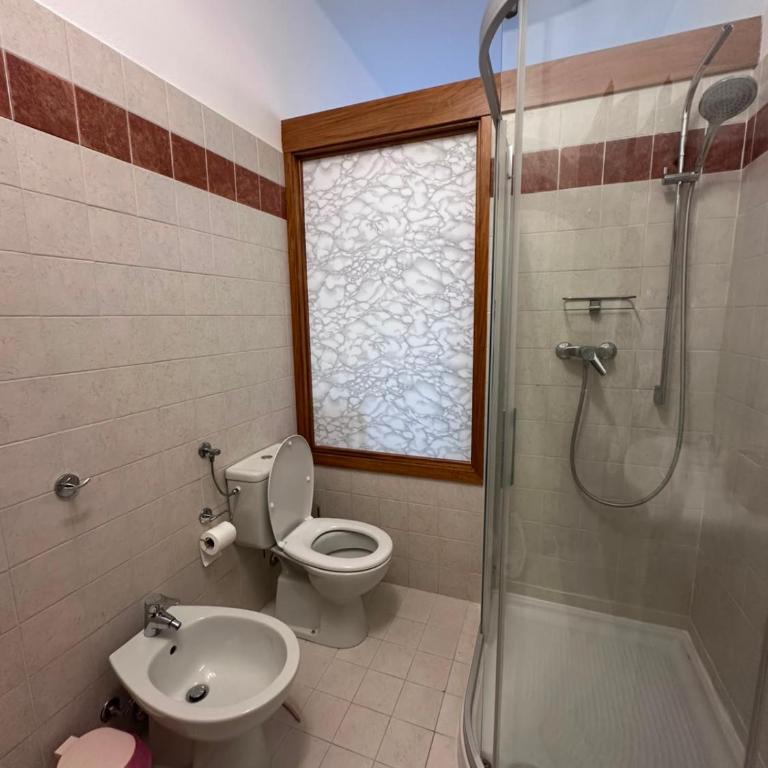 Spazioso appartamento a due passi dal centro - Appartamento con 2 Camere da Letto e Balcone - 3