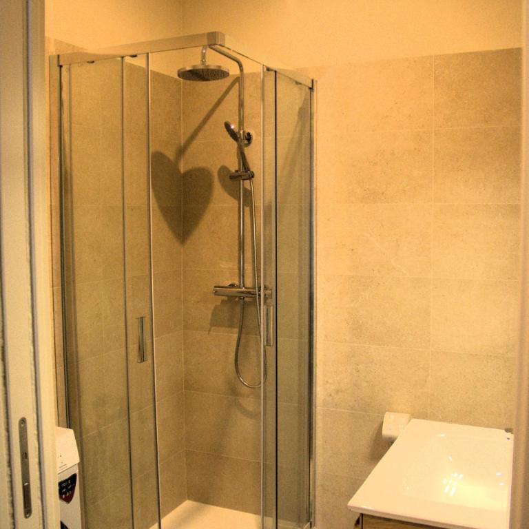 Liana Guesthouse Milò - Appartamento Deluxe con 2 Camere da Letto e Balcone - 7