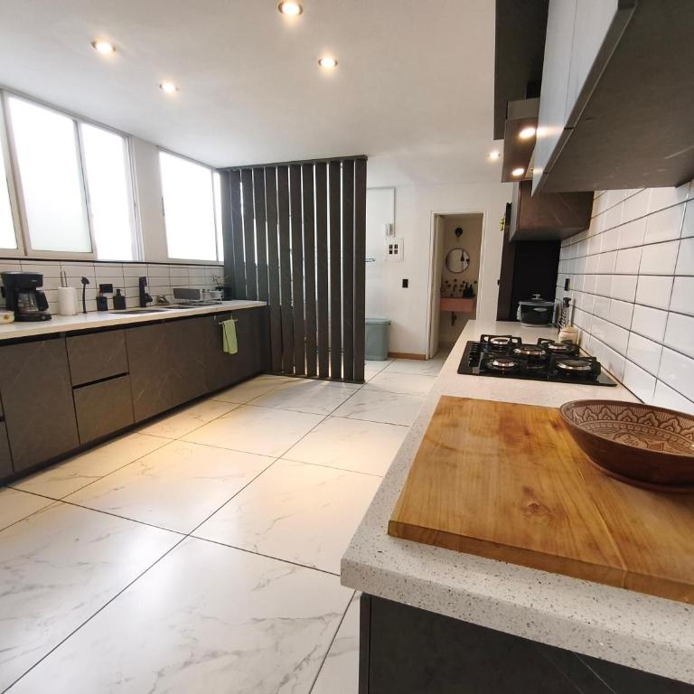 Bright 3BR Oasis 500Mbps WiFi & 24 7 Security - Three-Bedroom Apartment - 4