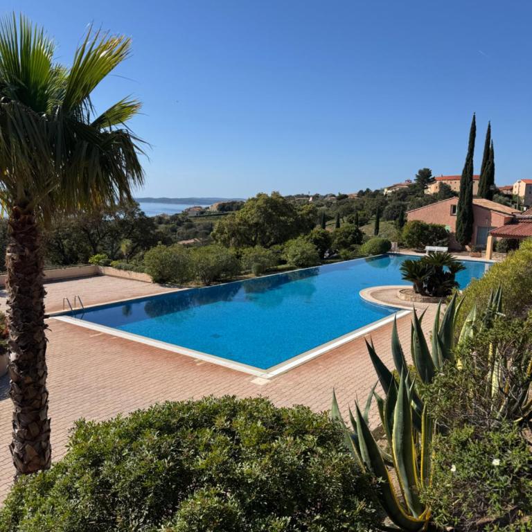 Mazet climatisé, vue mer, piscines - Appartement - 1