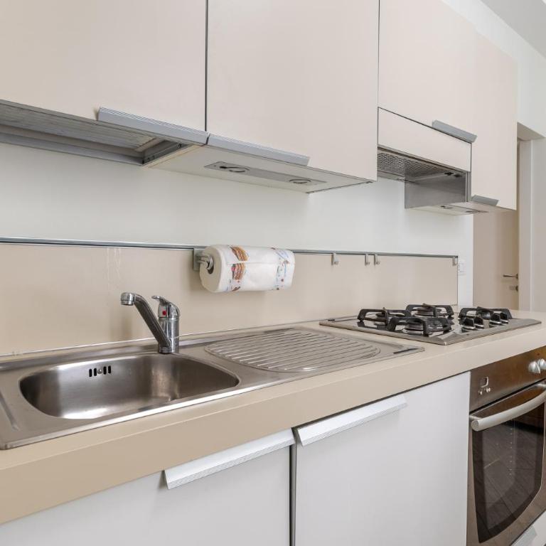 Hostdomus - Trilocale Da Dino - Appartamento con 2 Camere da Letto - 3