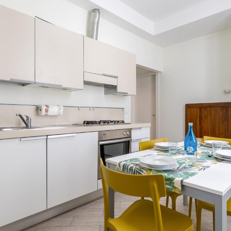 Hostdomus - Trilocale Da Dino - Appartamento con 2 Camere da Letto - 1