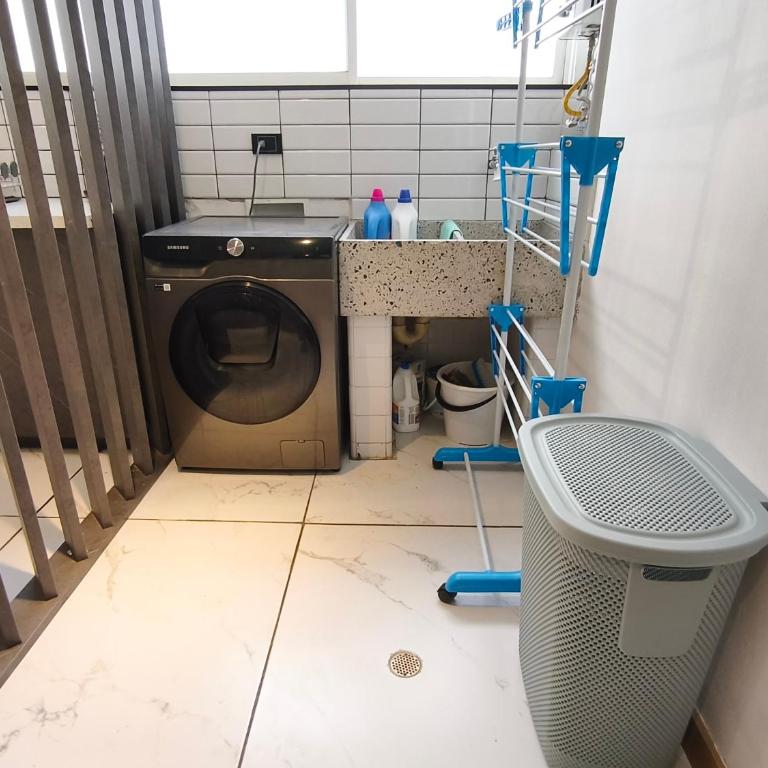 Bright 3BR Oasis 500Mbps WiFi & 24 7 Security - Three-Bedroom Apartment - 17