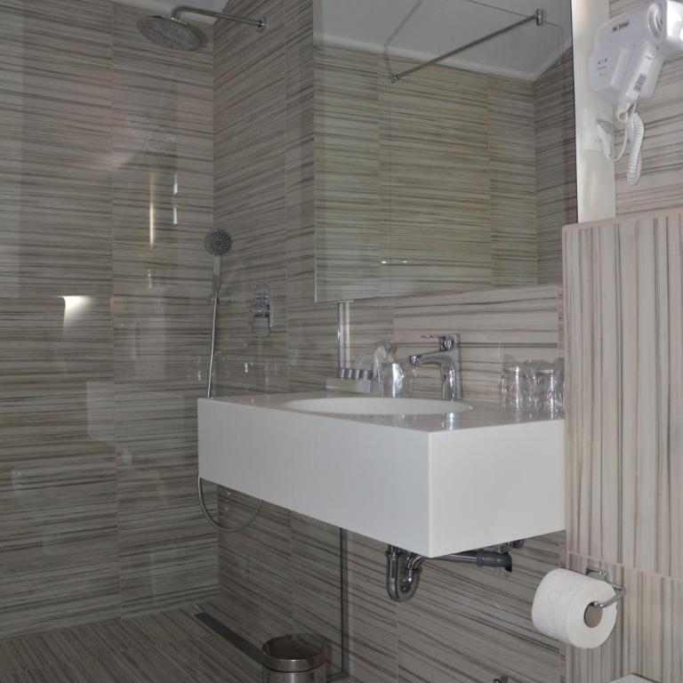 Rooms Villa Downtown - Deluxe Quadruple Room - 9