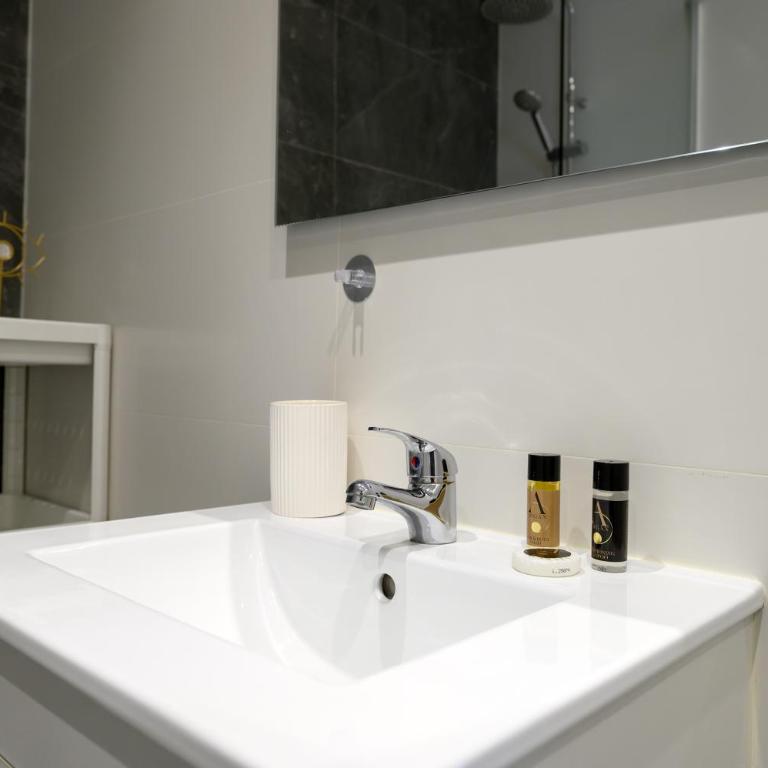 Centro Colon Madrid City Studio - One-Bedroom Apartment - 15