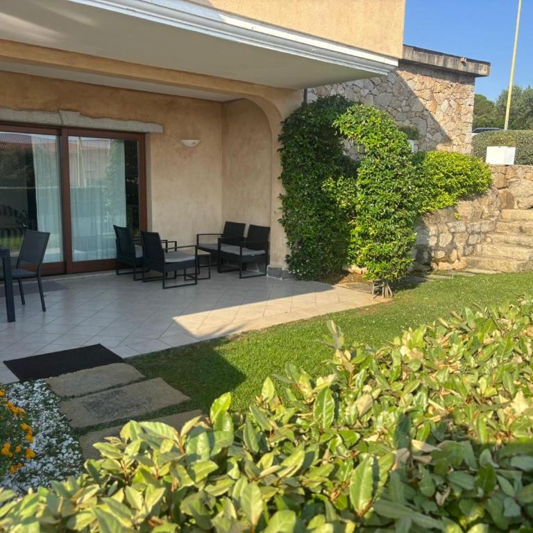 Ampio e pregevole bilocale con giardino privato a 200 mt dalla spiaggia - Appartamento con 1 Camera da Letto - 1