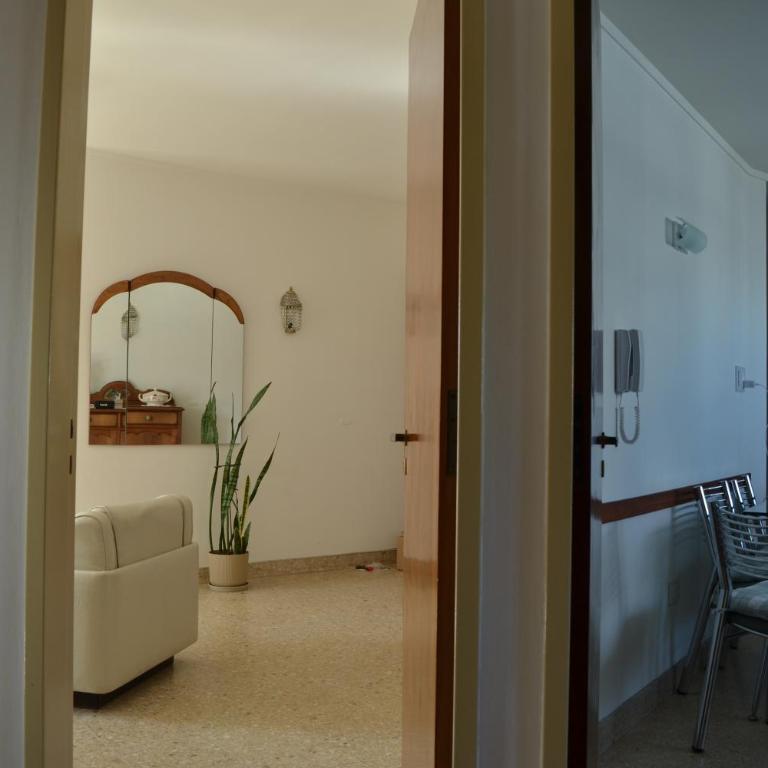 Departamento amplio zona centro - Apartamento de 2 dormitorios - 6