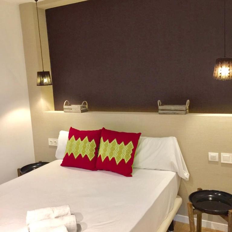 Casas Apartamentos Gracia - Three-Bedroom Apartment - 6