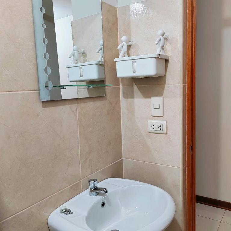 DEPARTAMENTO FAMILIAR COMODO EN EL Centro DE CHICLAYO - Two-Bedroom Apartment - 15