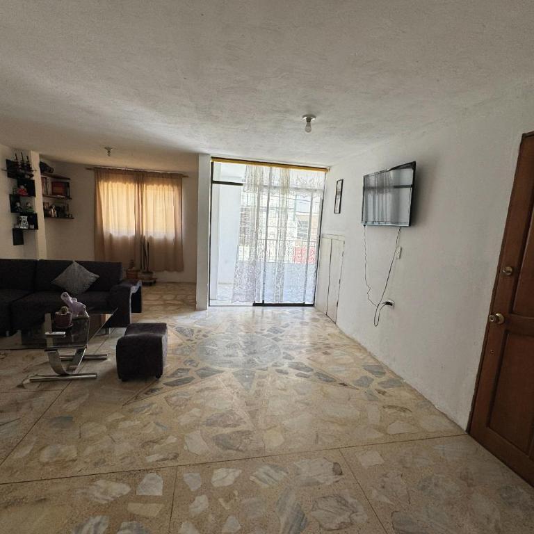 Spacious Family Apartment - Three-Bedroom Apartment - 2