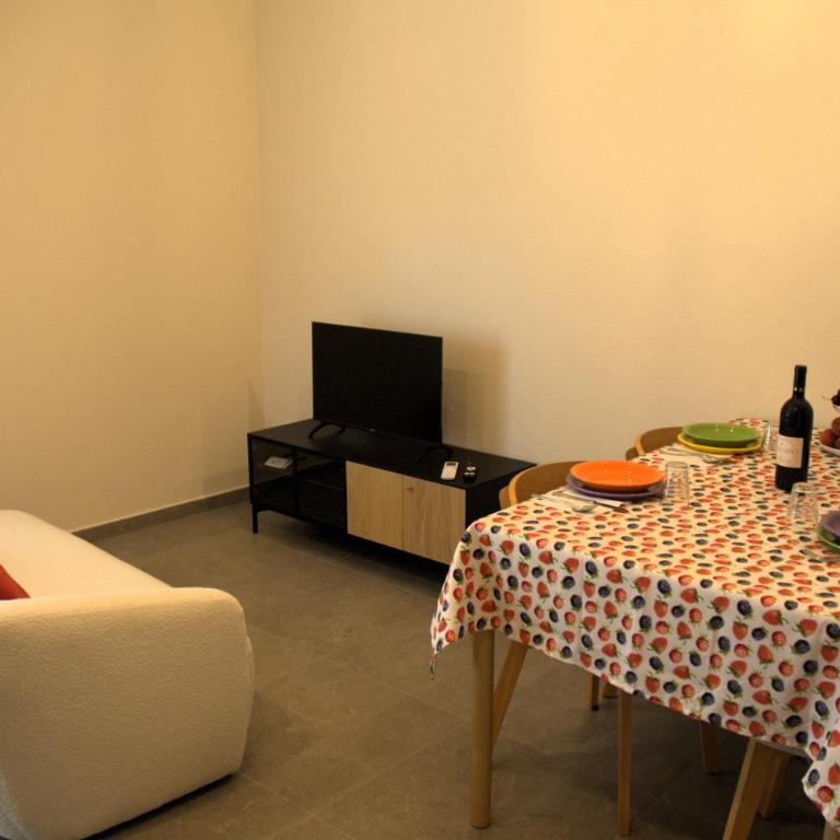 Liana Guesthouse Milò - Appartamento Deluxe con 2 Camere da Letto e Balcone - 10