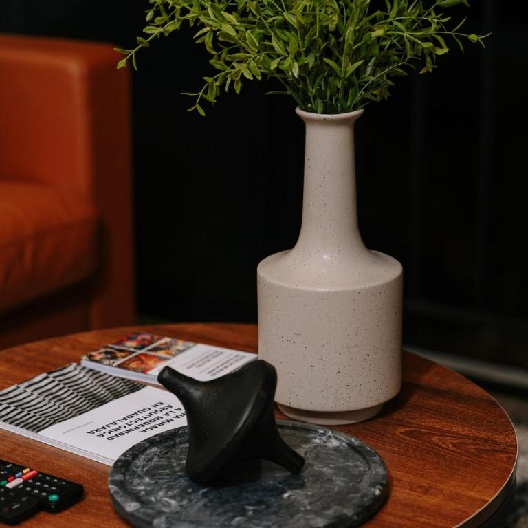 Condo W AC Heat Est Akron Aud Telmex Arena GDL CUCEA Univ Tec Monterrey - Apartamento de 2 dormitorios - 96