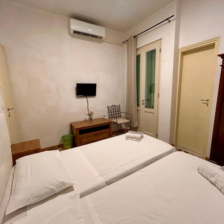 Apartments Viareggio - Camera Matrimoniale - 10