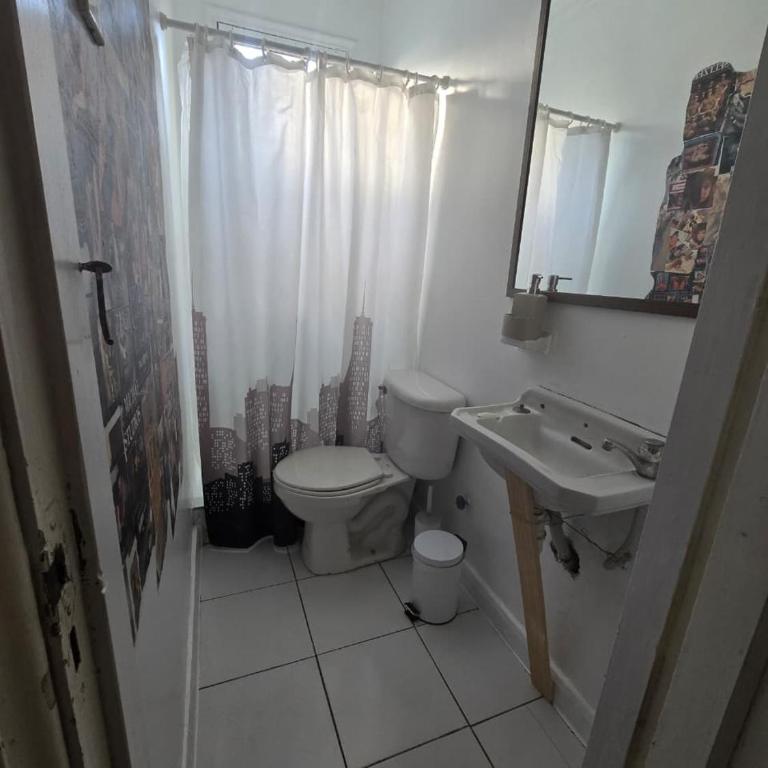 Íntimo Dormitorio con baño y acceso independiente - Habitación Doble con baño privado - 7