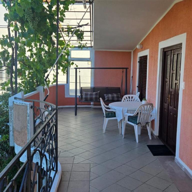 Apartman Jole - Kuća sa 2 Spavaće Sobe - 5